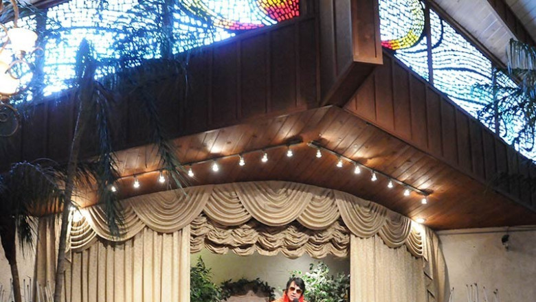Dreaming of an Elvis-themed Vegas wedding? Here's Where to Go