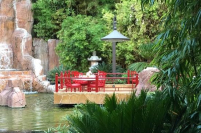 Eat Outside on the Las Vegas Strip