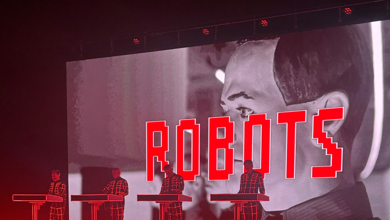 Las Vegas Mixtape v33: Man Machines, Bi-Ethnic Cuisine, and Blissful Oblivion