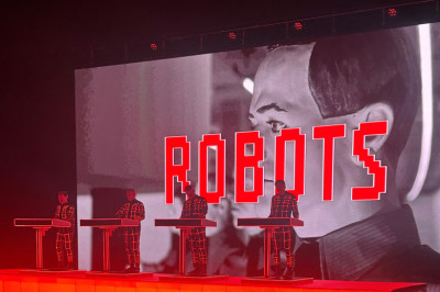 Las Vegas Mixtape v33: Man Machines, Bi-Ethnic Cuisine, and Blissful Oblivion