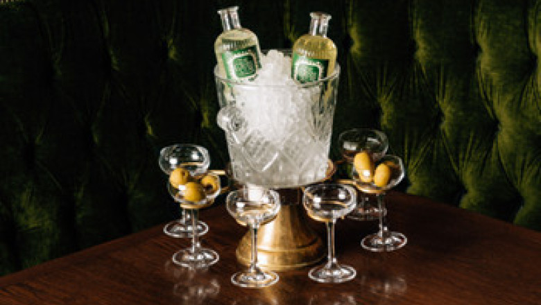 New York Hotspot, The Corner Store, Lands on The Strip